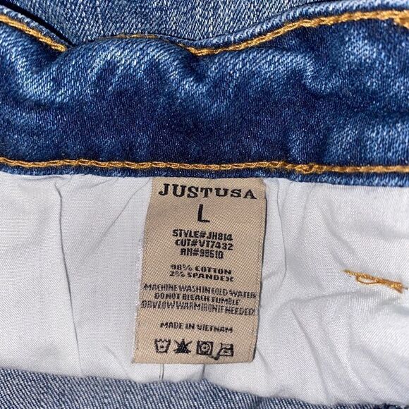 JUST USA Jean Shorts Size Large Distressed - Picture 3 of 12